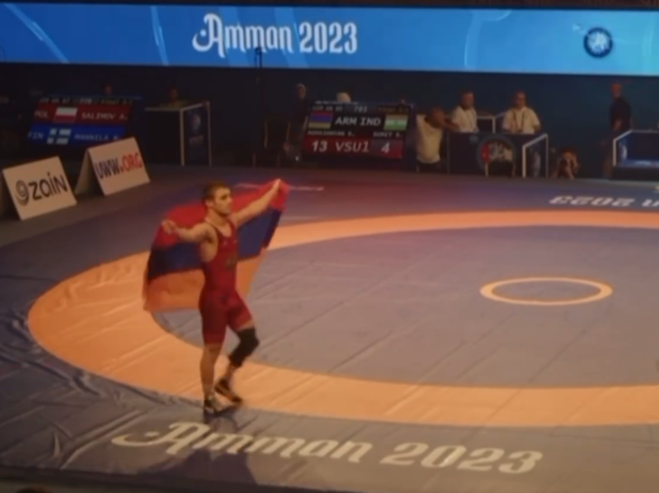 Ermeni sporcu Suren Aghajanyan, Dünya Gençler Güreş Şampiyonu oldu (Video)