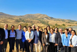 Dağlık Karabağ'a acil yardım! Paris Belediye Başkanı Ermenistan'da