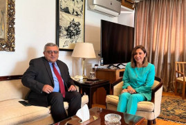 Ermenistan'ın Mısır Büyükelçisi Hraçya Poladyan Mısır Kültür Bakanı ile görüştü