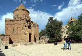 Van Akhtamar Adası'ndaki Surp Haç Ermeni Kilisesi'nde, bu yıl 11'incisi düzenlenecek ayin için hazırlıklara başlandı