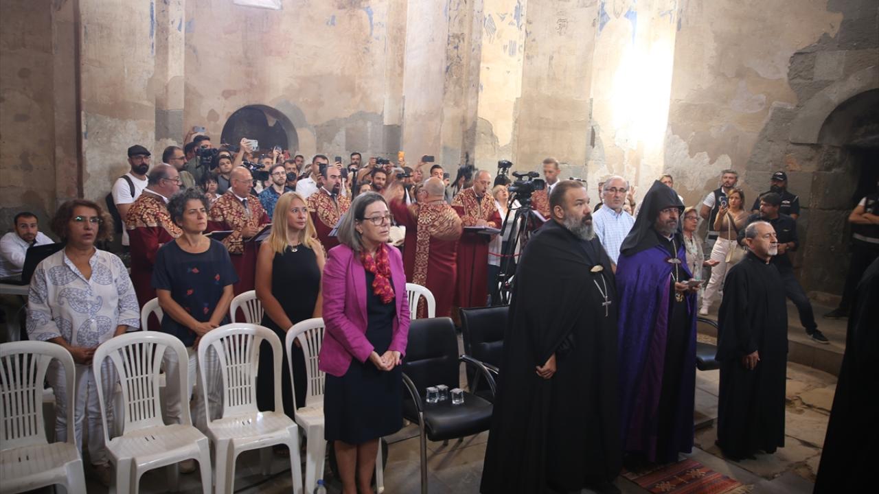 Van Akhtamar Adası'ndaki Surp Haç Ermeni Kilisesi’nde 11. ayin yapıldı (Foto, Video)