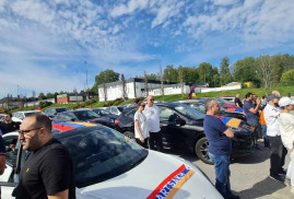 İsveç'teki Ermeni cemaati, abluka altındaki Artsakh'ı desteklemek için araç konvoyu ile protesto düzenledi