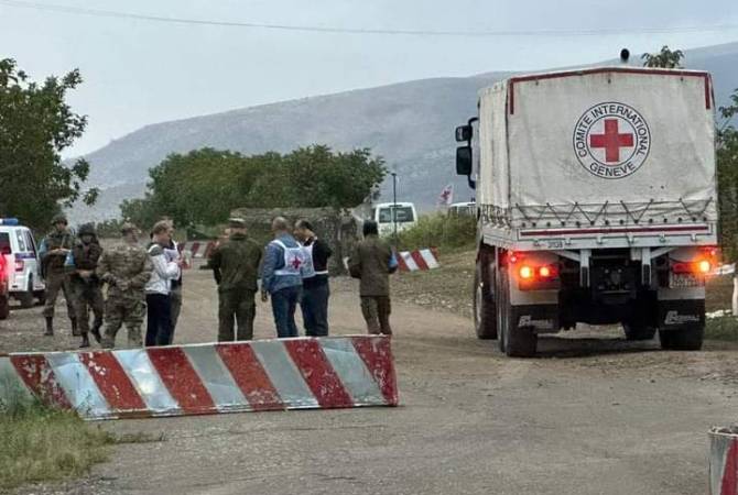 ICRC kamyonları Artsakh'ı Berdzor ve Akna yollarından geçti