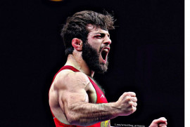 Ermeni güreşçi Vazgen Tevanyan, üç kez dünya şampiyonu olan Azerbaycanlı rakibini mağlup etti (Video)