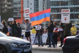 Ermeni ve İrlandalı gençler Dublin'de protesto gösterisi düzenledi