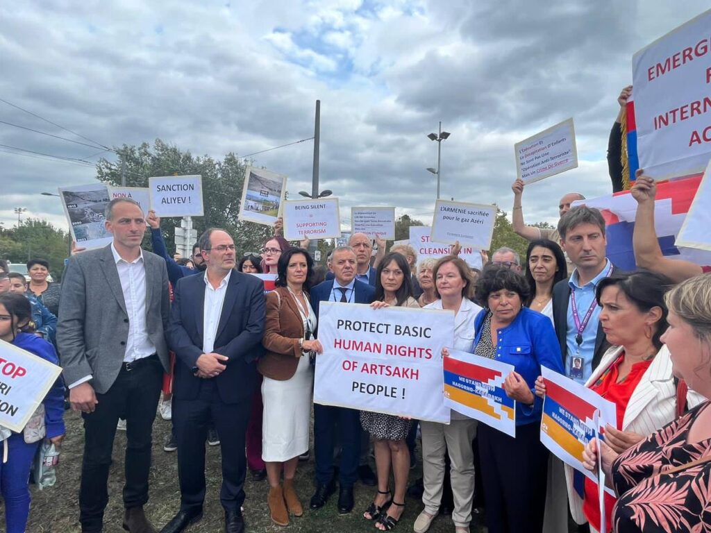 Strasbourg'daki Avrupa Parlamentosu binası yakınında protesto düzenlendi