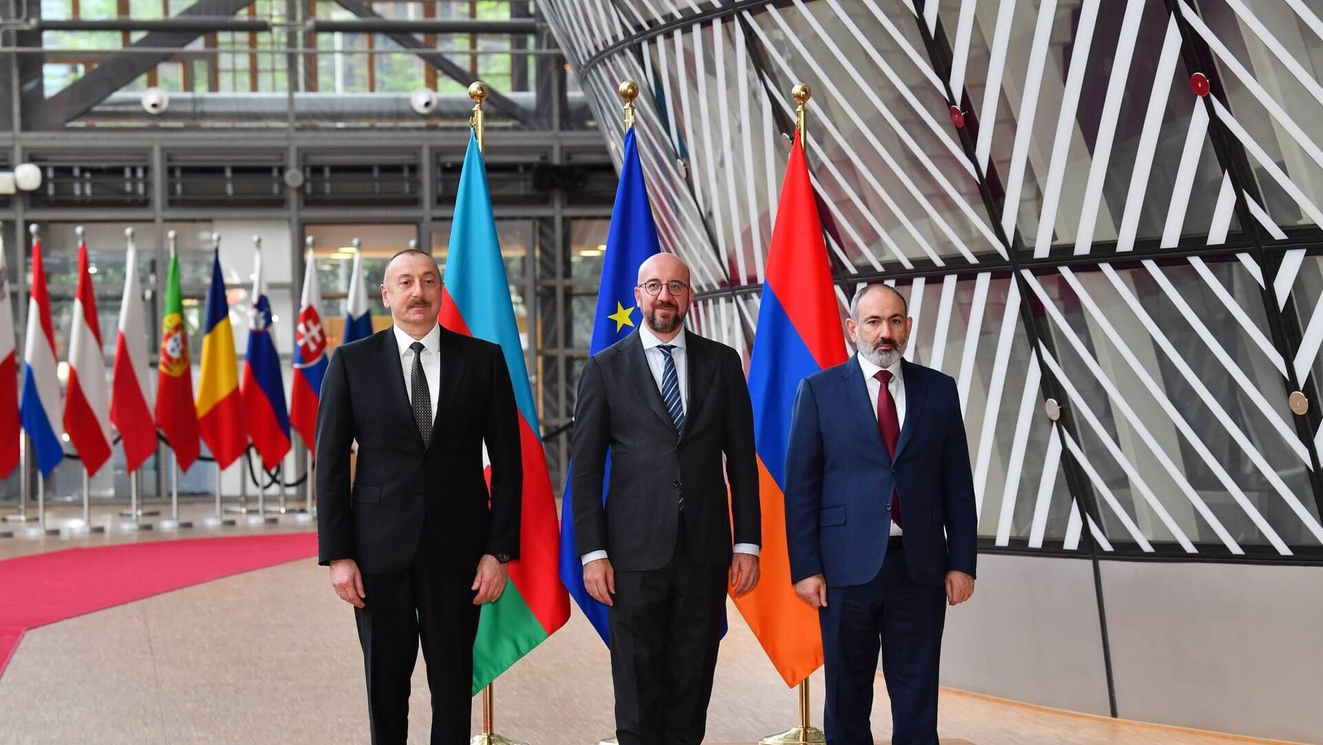 Ermenistan ve Azerbaycan liderleri, Ekim ayı sonunda Brüksel'de bir araya gelecek
