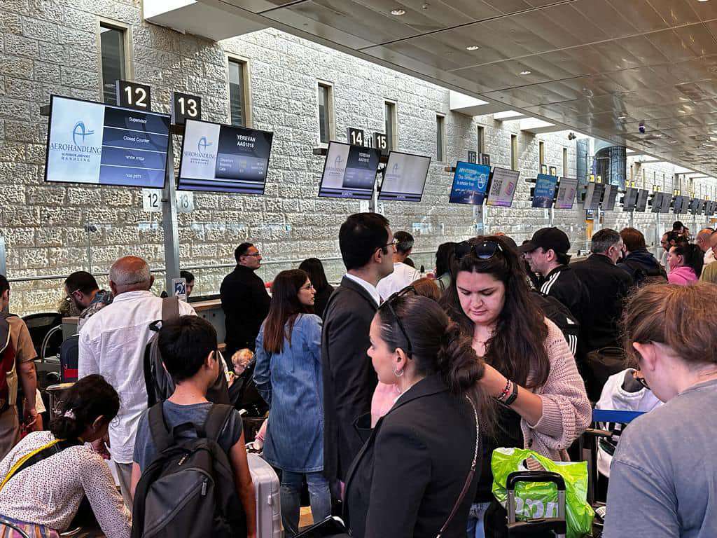 Ermenistan Hükümeti, Ermenistan vatandaşlarını taşımak amacıyla Tel Aviv ile Yerevan arasında özel bir uçuş düzenledi