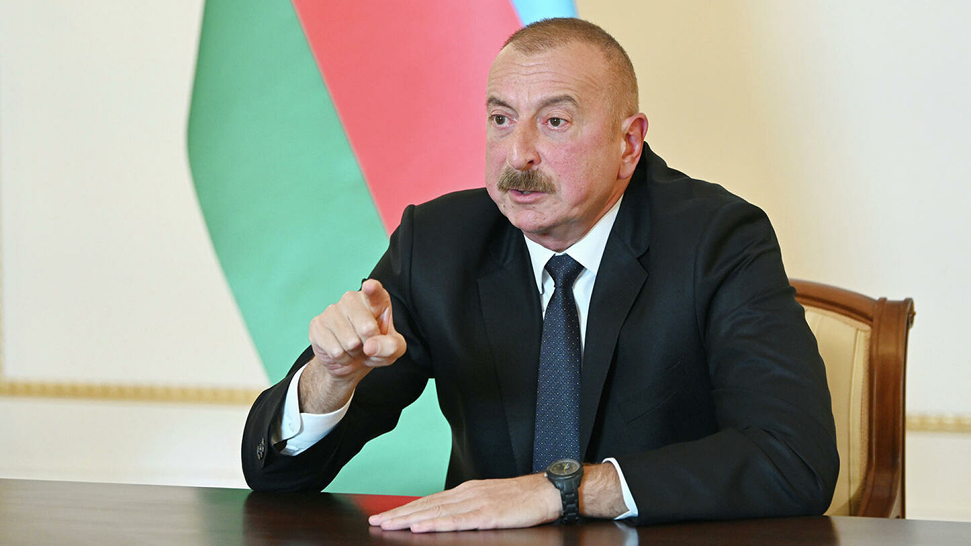 Azerbaycanlı tarihçi: "Azerbaycan Aliyevler Hanedanı tarafından işgal edildi, bu ailelerinin mülkiyetidir"