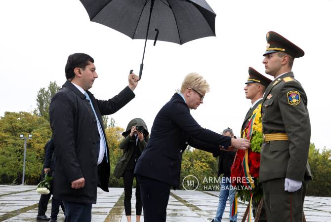 Litvanya Başbakanı, Ermeni Soykırımı Anıtı'nı ziyaret etti