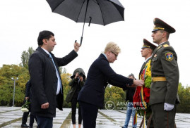 Litvanya Başbakanı, Ermeni Soykırımı Anıtı'nı ziyaret etti