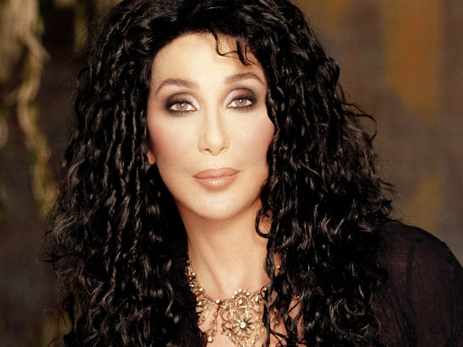 Cher, The Guardian'a Ermeni kökenlerinden bahsetti