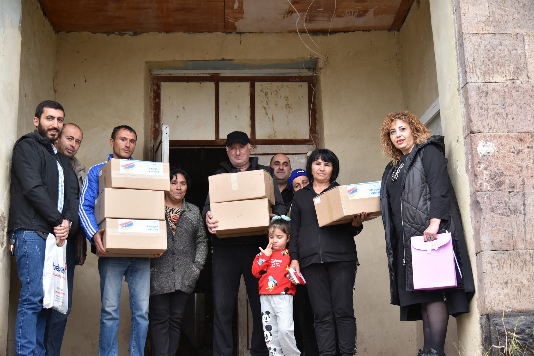 Tiflis Ermenilerinden Dağlık Karabağ'dan zorla yerinden edilen ailelere yardım