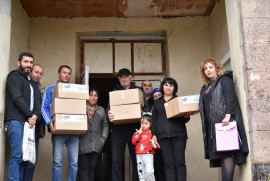 Tiflis Ermenilerinden Dağlık Karabağ'dan zorla yerinden edilen ailelere yardım