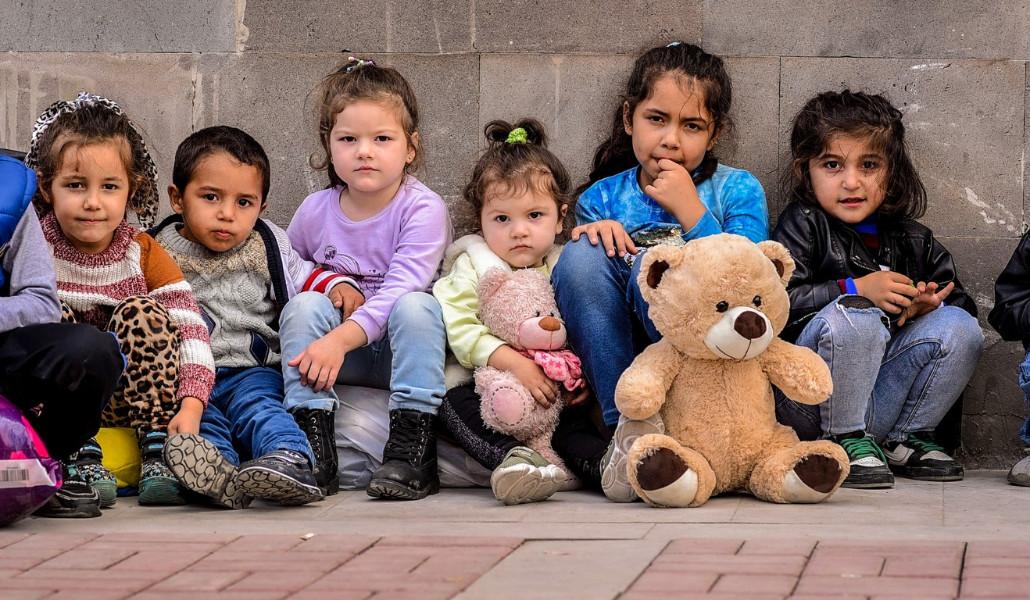 "Avrora" kurucusu Afeyan ve aile vakfından, yerlerini terk etmek zorunda kalan Karabağlılara yardım