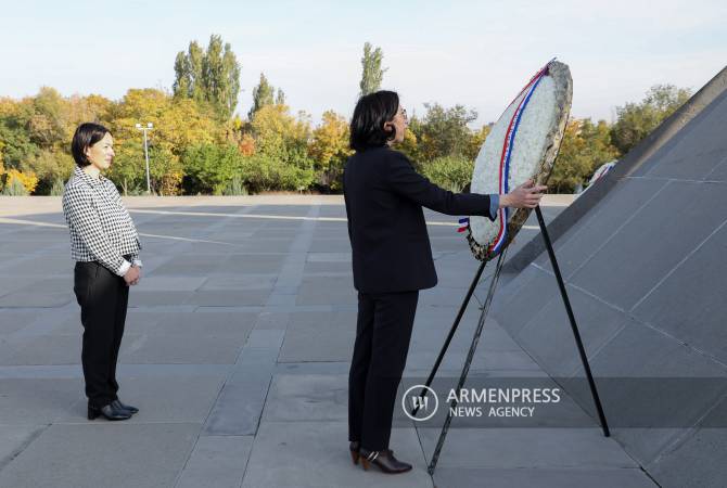 Fransa Kültür Bakanı Ermeni Soykırımı Anıtı'nı ziyaret etti