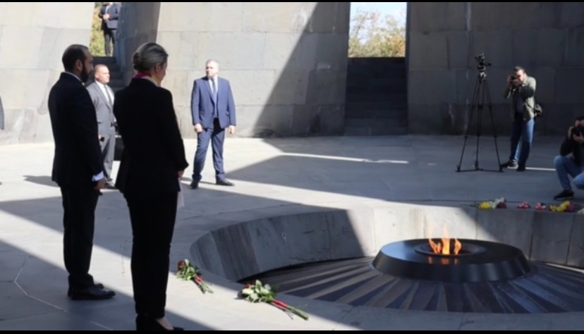 Kanada Dışişleri Bakanı, Ermeni Soykırımı Anıtında:  “Anıyoruz ve talep ediyoruz”