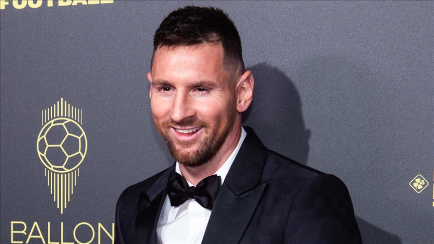 Lionel Messi 8. kez Altın Top ödülünün sahibi oldu