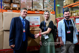 Yunanistan'dan, Dağlık Karabağ'dan zorla yerinden edilen insanlar için Ermenistan'a insani yardım