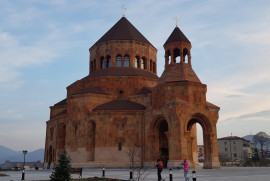 Stepanakert ana kilisesinin kubbelerindeki haçların kaldırıldığına dair ciddi şüpheler var (FOTO)