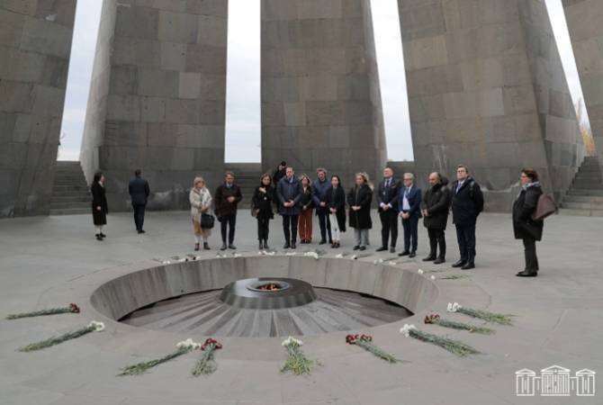 AGİT PA İtalya ve Hırvatistan Milletvekilleri Ermeni Soykırım anıtını ziyaret etti