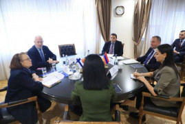 Ermenistan Ekonomi Bakanı Finlandiya'nın Olağanüstü ve Tam Yetkili Yerevan Büyükelçisiyle bir araya geldi