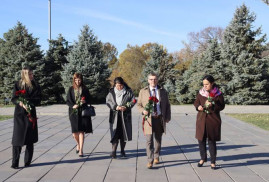 BM Özel Raportörü Fabian Salvioli Ermeni Soykırımı Anıtını ziyaret etti