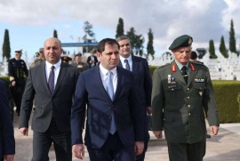 Ermenistan Savunma Bakanı Kibrıs askeri pantheonunu ziyaret etti