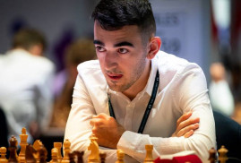 Ermeni satranç oyuncusu, Avrupa Yıldırım ve Hızlı Satranç Şampiyonası'nın lideri