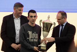 Ermeni büyükusta Hayk Martirosyan Avrupa Bireysel Satranç Şampiyonası'nda gümüş madalya kazandı