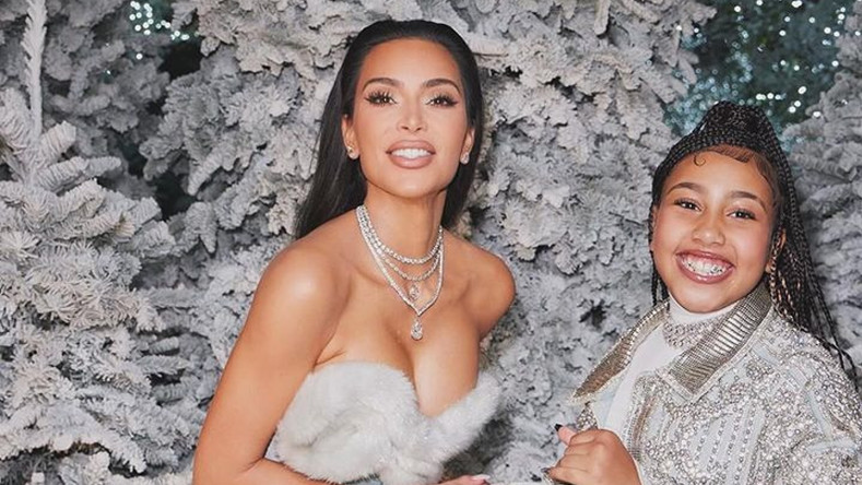 Kim Kardashian’dan Yılbaşı için aile fotoğrafları (Foto)