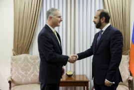 Ararat Mirzoyan, Louis Bonou ile Ermenistan-Azerbaycan ilişkilerini görüştü