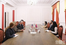 Rubinyan, Bono ile Ermenistan-Türkiye normalleşmesini görüştü