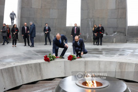 Yunanistan Dışişleri Bakanı Ermeni Soykırımı Anıtı'nı ziyaret etti (VİDEO)