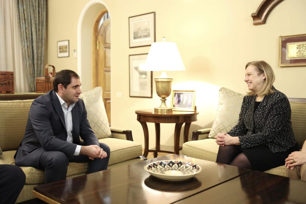 ABD'nin Ermenistan Büyükelçisi Ermenistan Savunma Bakanı ile bir araya geldi