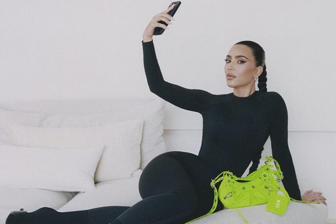 Balenciaga'nın yeni marka elçisi Kim Kardashian oldu