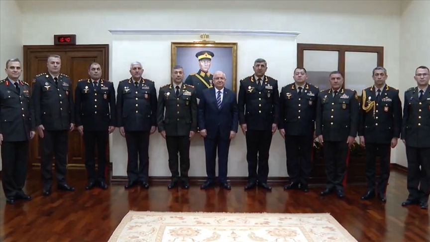 Թուրքիայի պաշտպանության նախարարն ընդունել է Ադրբեջանի զինուժի գեներալներին