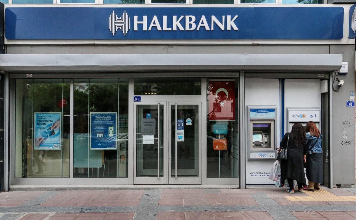 В Турции банки начали закрывать счета российским компаниям