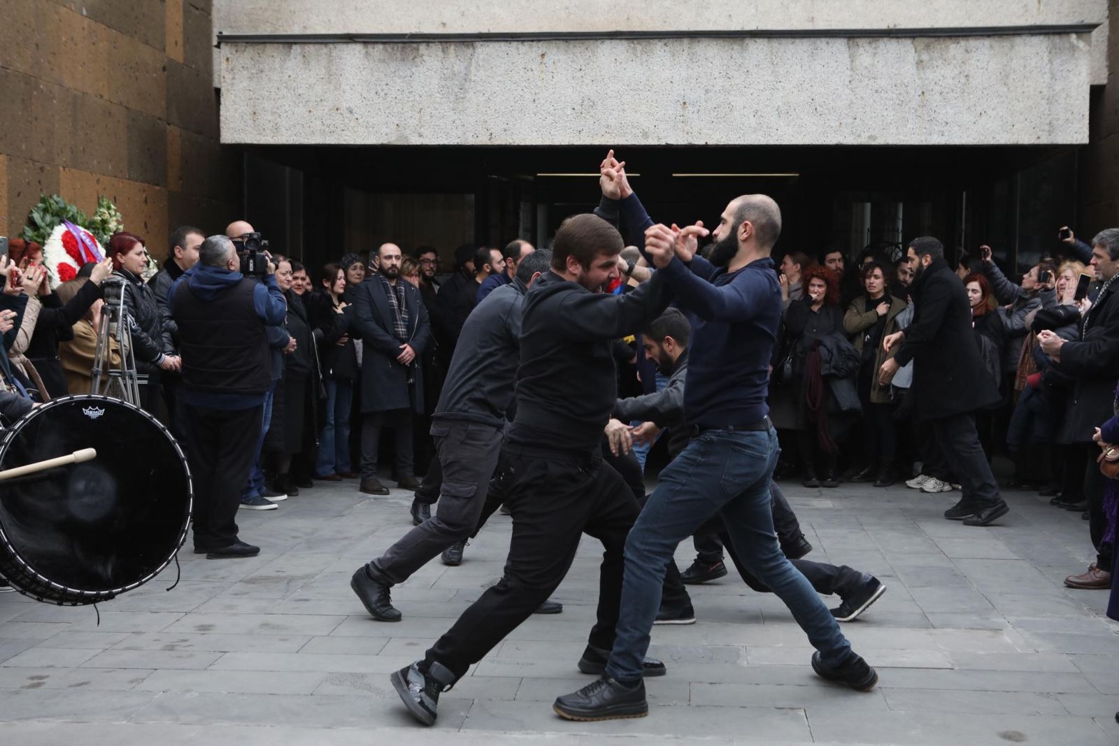 Ermenistan milli dans büyük ustasını veda etti (Foto, video)