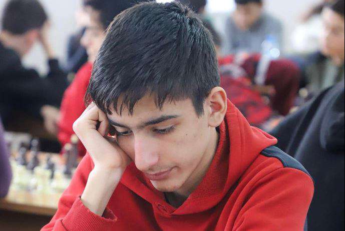 İran'da Ermeni satranç oyuncusu uluslararası turnuvanın B grubunun şampiyonu oldu