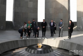 Birleşik Krallık parlamento heyeti, Ermeni Soykırımı anıt kompleksini ziyaret etti