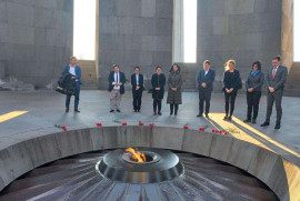 Alman Federal Meclisi Hukuk Komitesi Başkanı, Ermeni Soykırımı Anıtını ziyaret etti