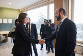 Ararat Mirzoyan ve Kızılhaç Başkanı, Karabağ'dan zorla yerinden edilmiş kişilerin haklarıyla ilgili konuları görüştü