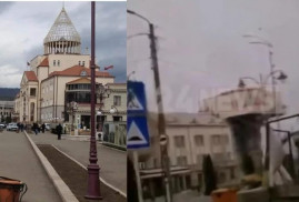 Azerbaycanlılar Karabağ Ulusal Meclisi binasını yıktı (Video)