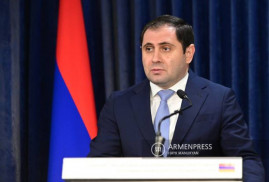 Papikyan, Ermenistan'da uygulanan savunma reformları konusunda Yunanistan'ın rolünü önemsedi