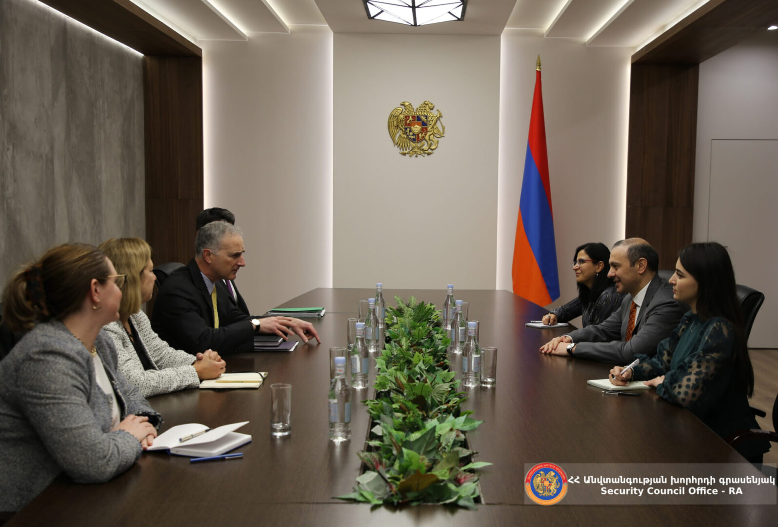 Grigoryan ile Bono Ermenistan-Azerbaycan normalleşmesini görüştü