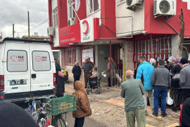 Թուրքիայում քաղաքացին ծեծի է ենթարկել Կարմիր մահիկի ղեկավարին և աշխատակիցներին