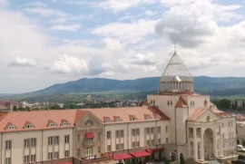 Stepanakert'teki "Armenia" Oteli ve Gençlik Sarayı Azerbaycanlı vandalların hedefi oldu (Video)