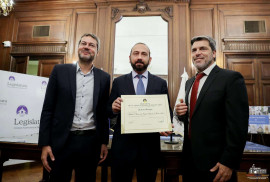 Ermenistan Dışişleri Bakanı'na "Buenos Aires'in Onur Konuğu" unvanı verildi