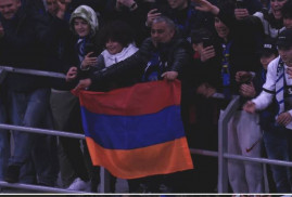 Inter-Empoli maçından sonra Ermeni futbol yıldızı formasını taraftara verdi